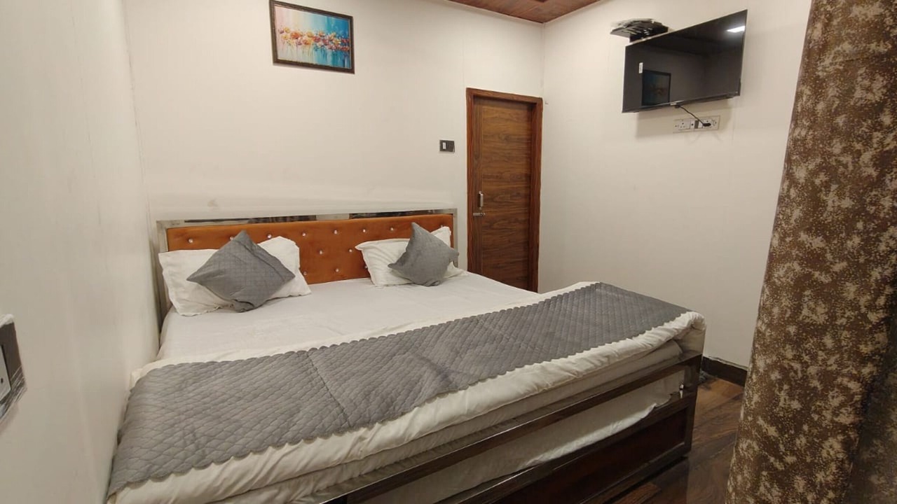 Photo of Bedroom in Narainkoti