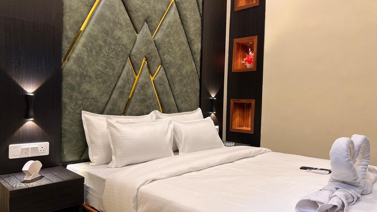 Photo of Bedroom in Vile Parle