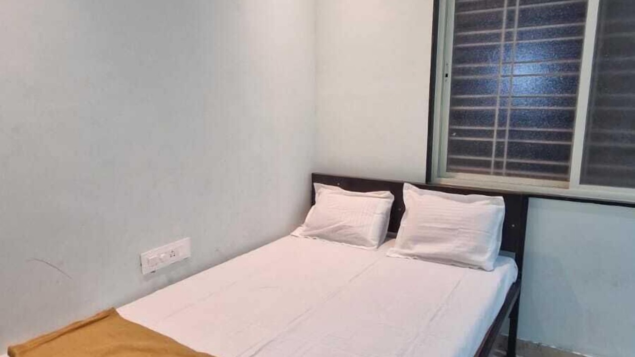 Photo of Bedroom in Akalkot