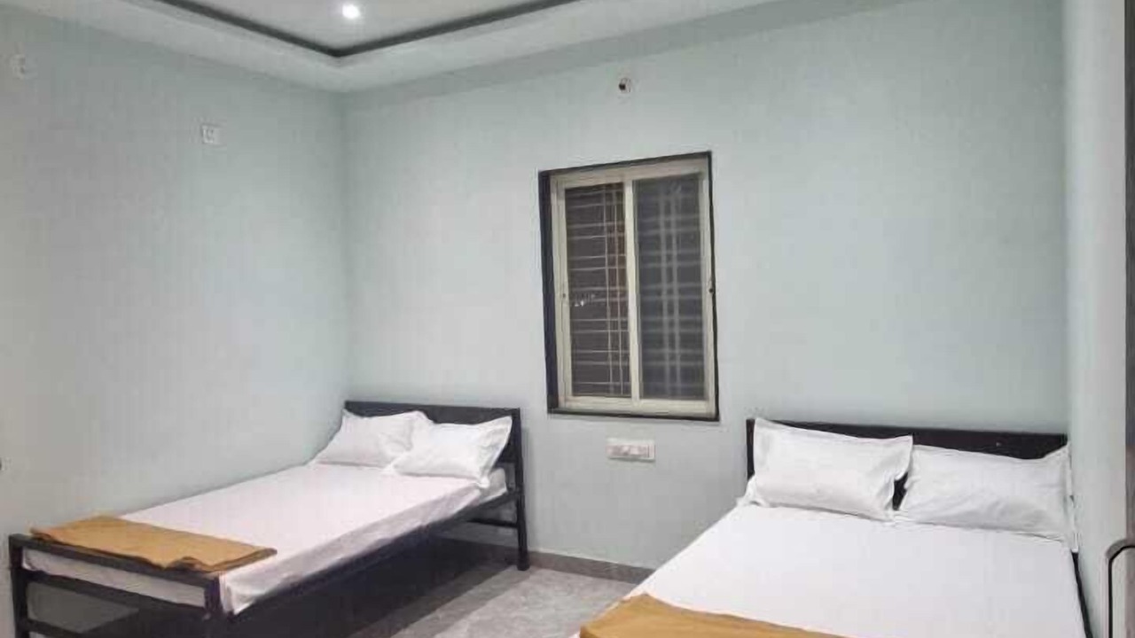 Photo of Bedroom in Akalkot