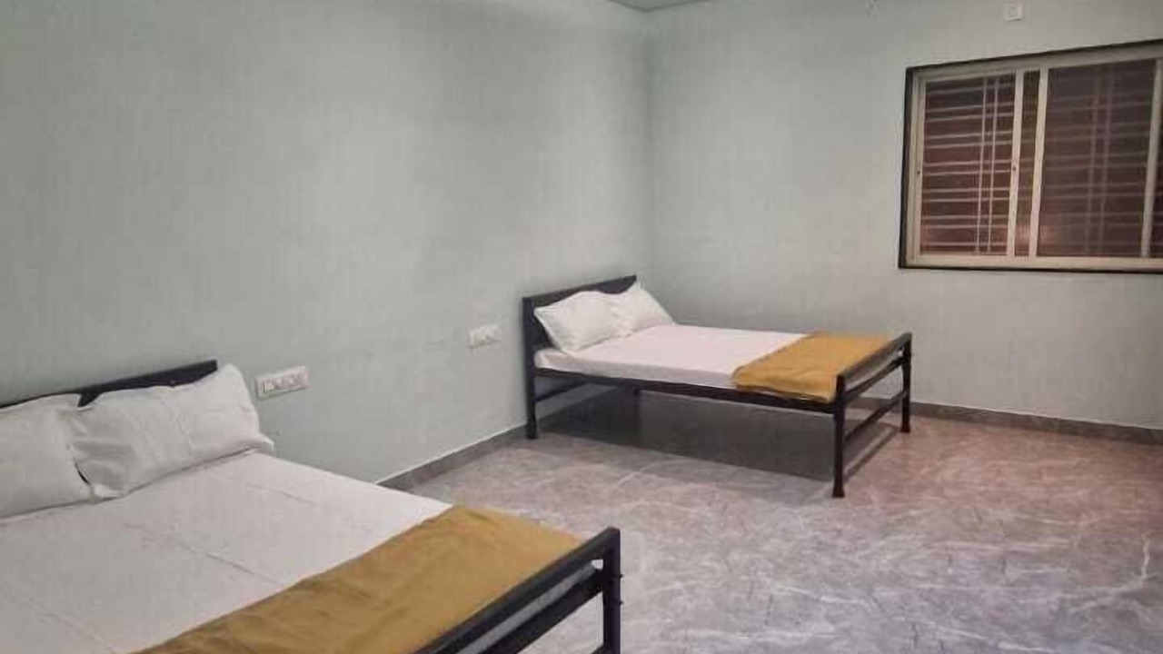 Photo of Bedroom in Akalkot