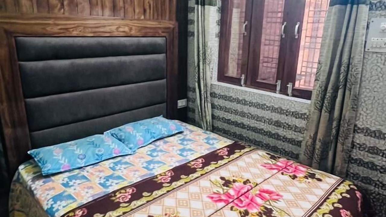 Photo of Bedroom in Ukhimath