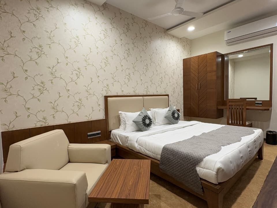 Photo of Bedroom in Sayajiganj