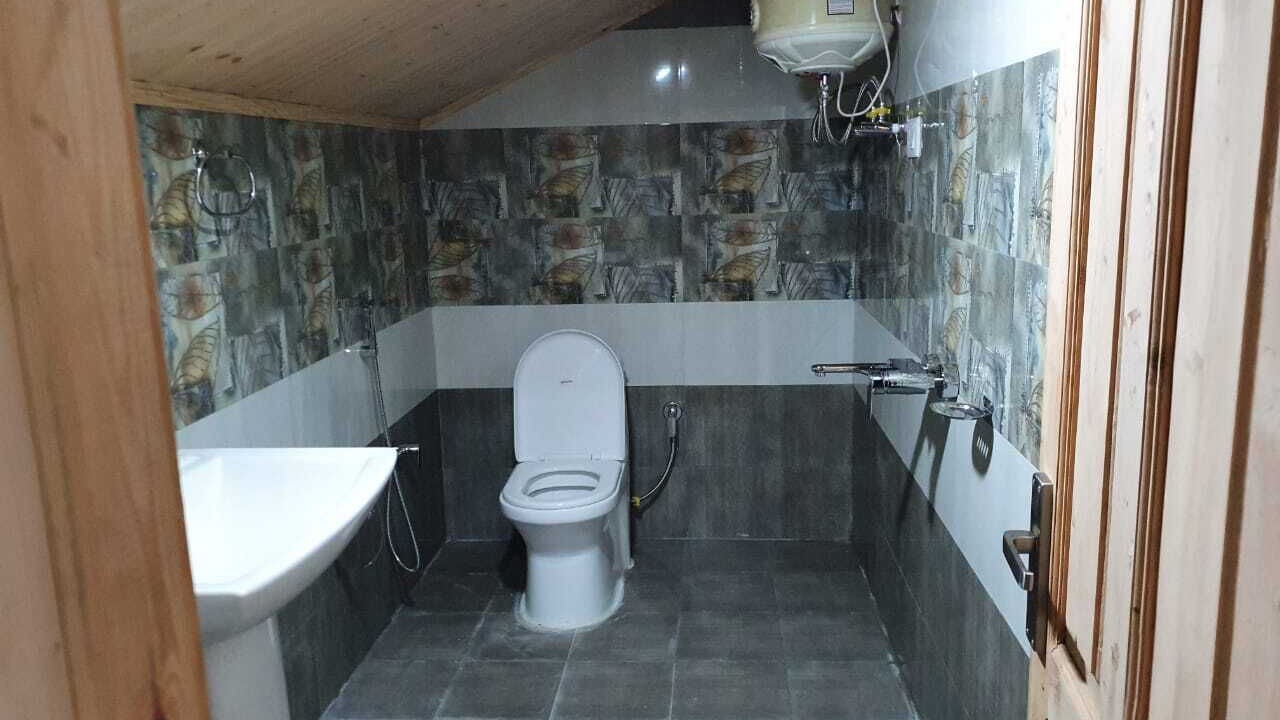 Photo of Bathroom in Theog