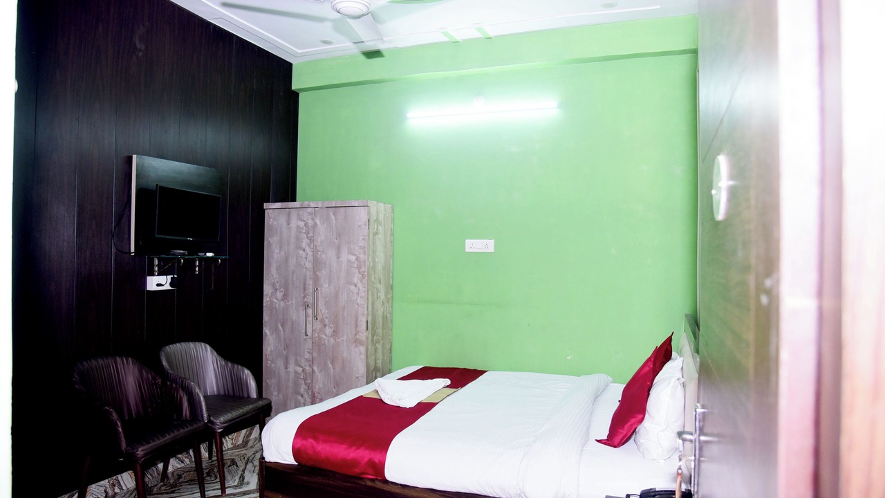 Photo of Bedroom in Naini