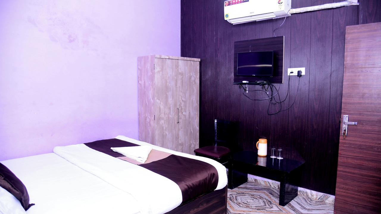 Photo of Bedroom in Naini