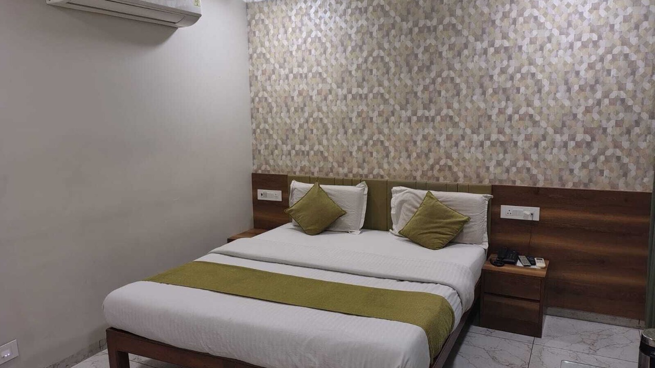 Photo of Bedroom in Sayajiganj