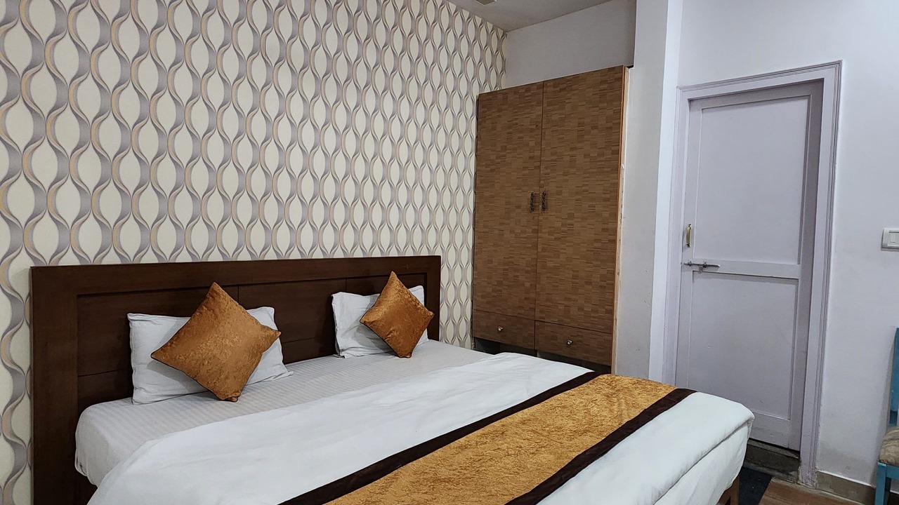 Photo of Bedroom in Dariyaganj