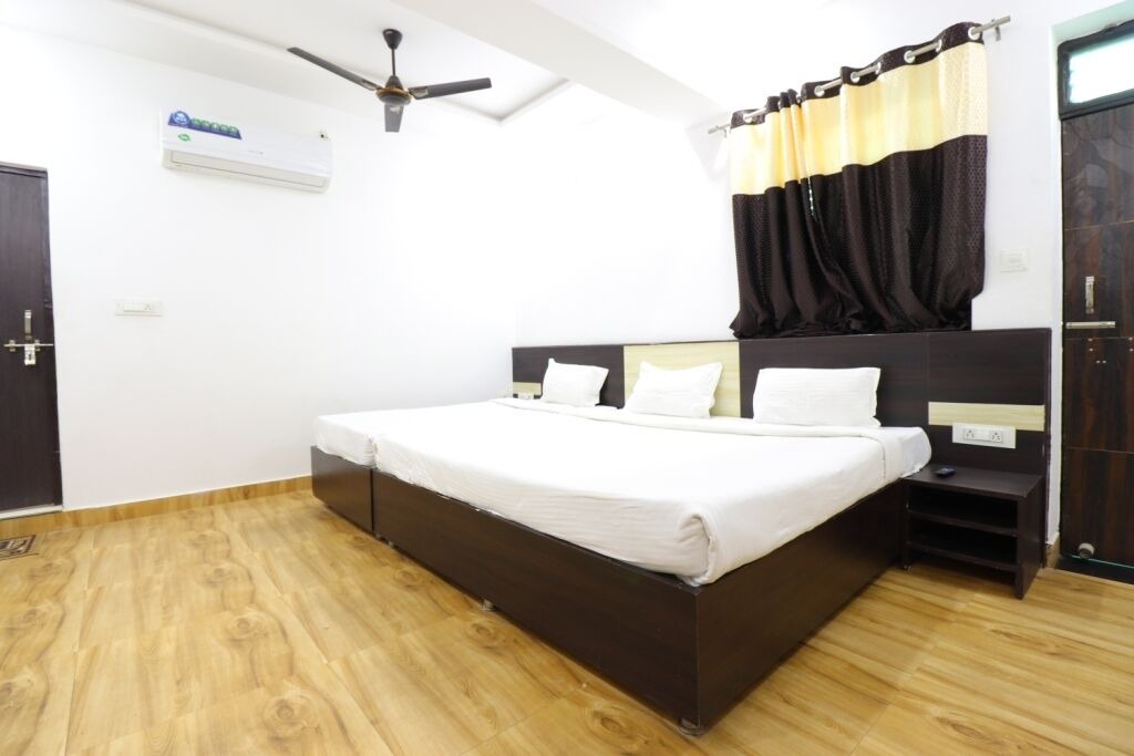 Photo of Bedroom in Taj Ganj