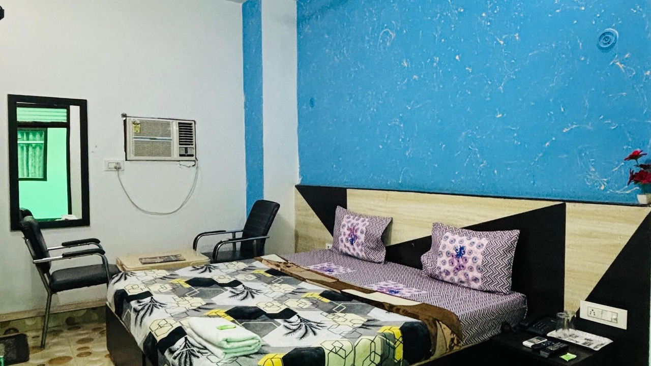 Photo of Bedroom in Taj Ganj