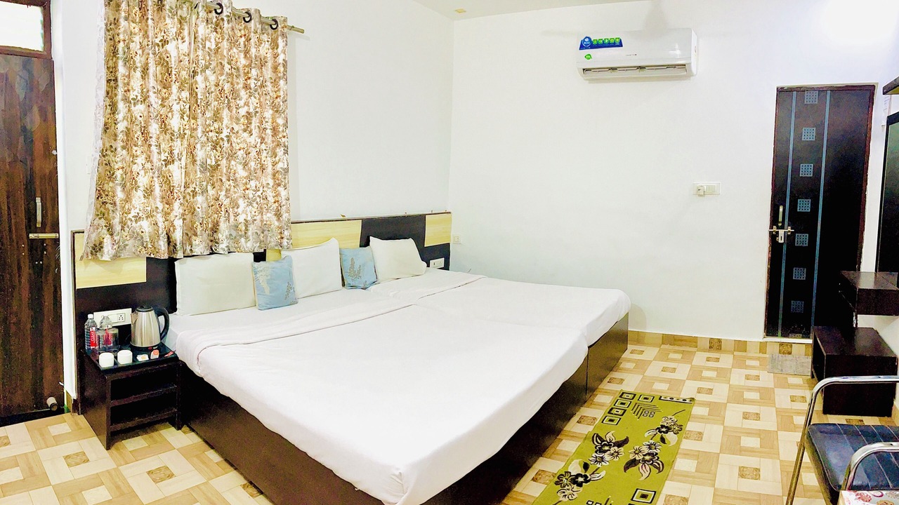 Photo of Bedroom in Taj Ganj