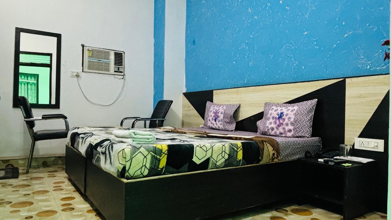 Photo of Bedroom in Taj Ganj