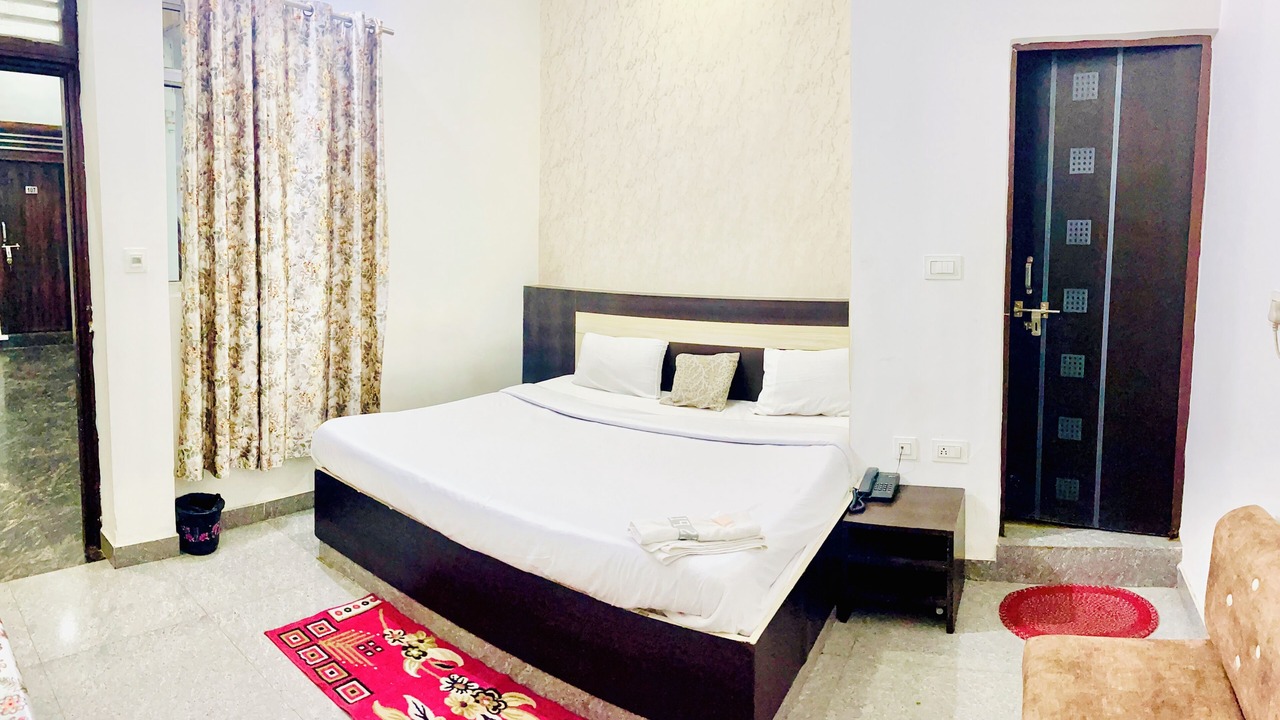 Photo of Bedroom in Taj Ganj