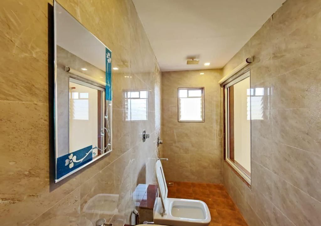 Photo of Bathroom in Mahabaleshwar
