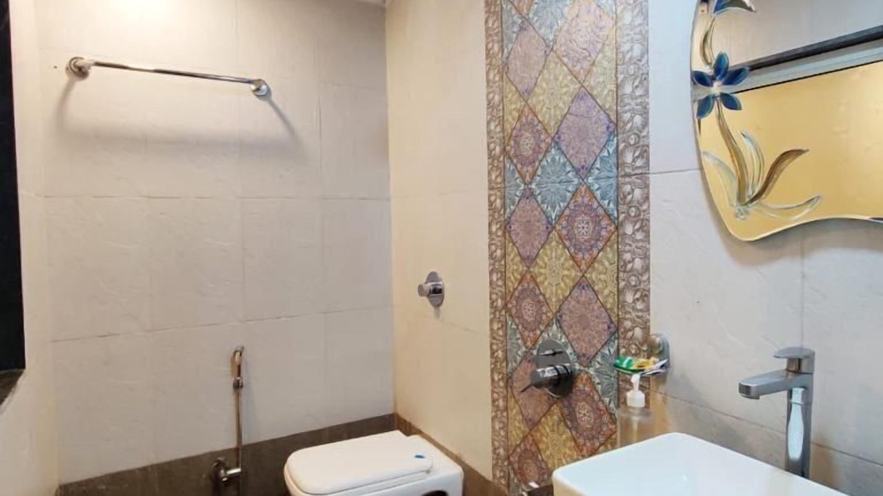 Photo of Bathroom in Mahabaleshwar