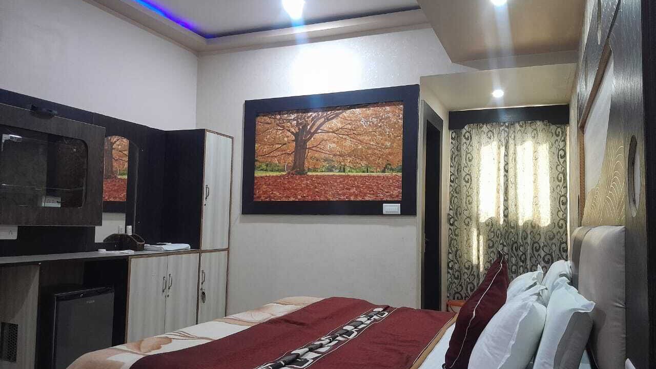 Photo of Bedroom in Mau Ranipur