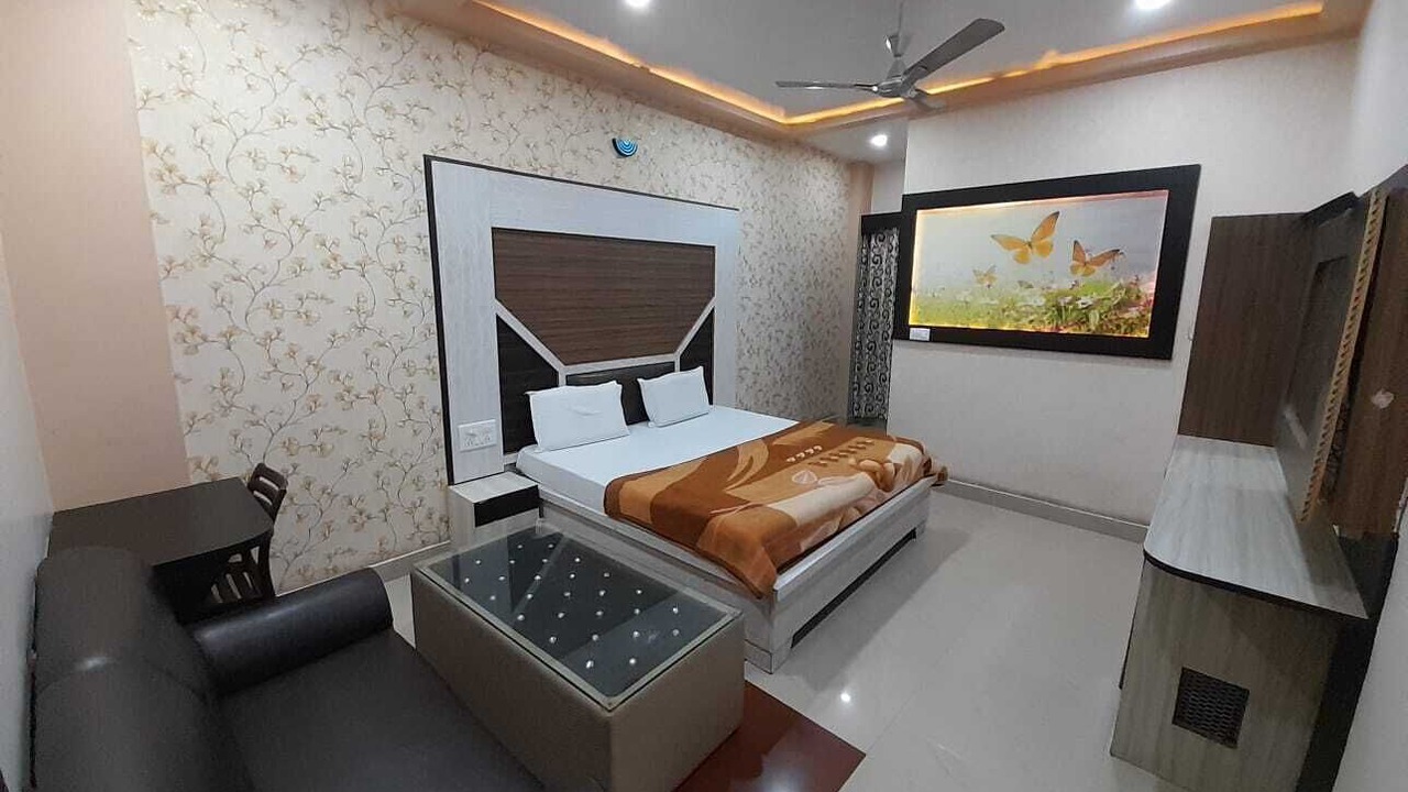 Photo of Bedroom in Mau Ranipur