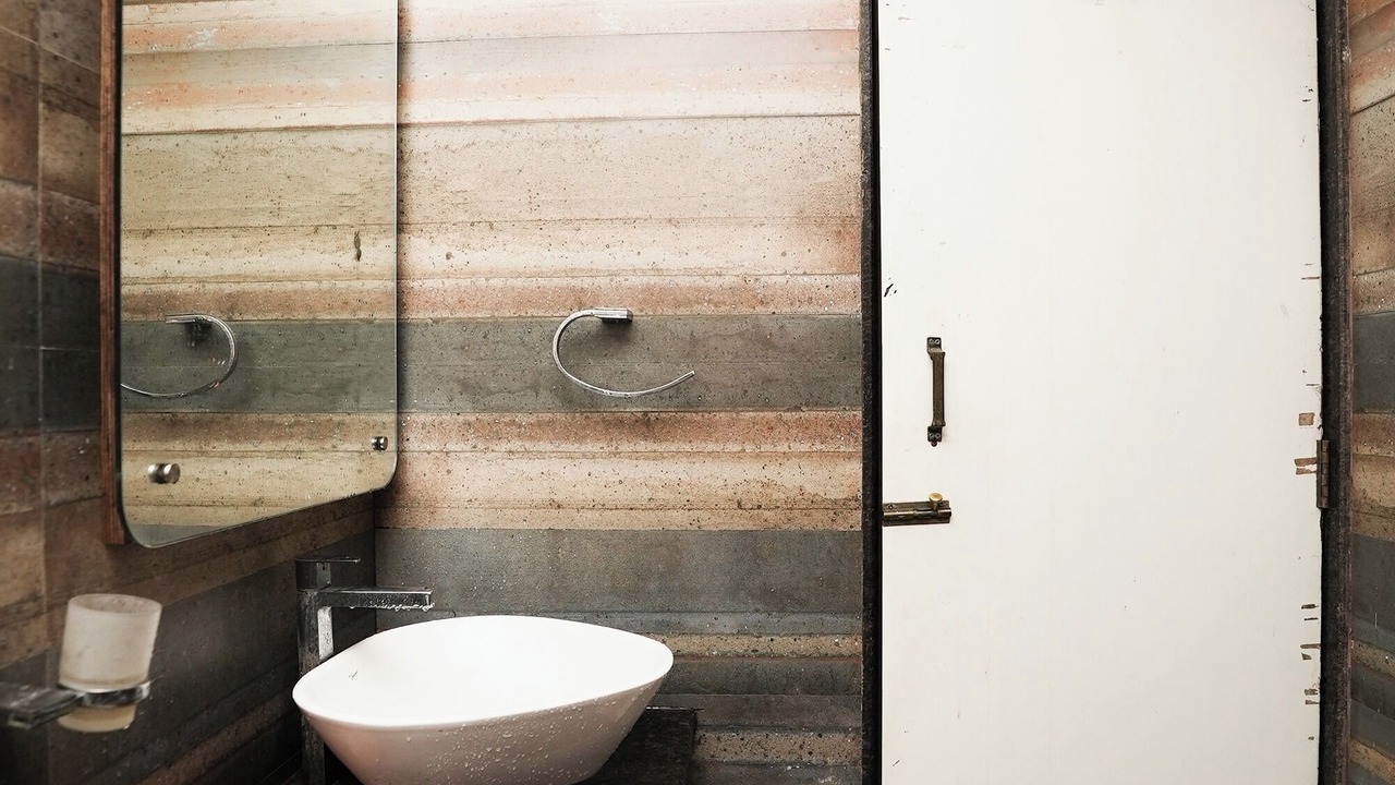 Photo of Bathroom in Mahabaleshwar