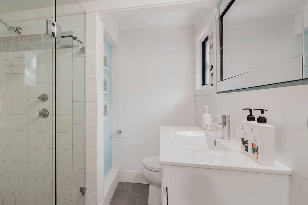Photo of Bathroom in Patonga