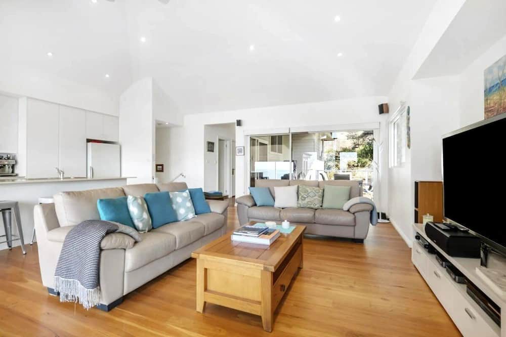 Photo of Livingroom in Hardys Bay