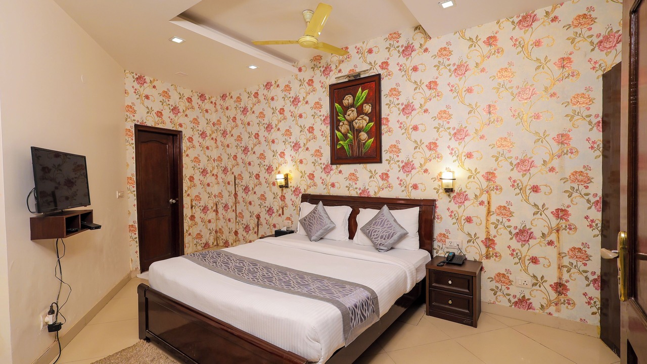 Photo of Bedroom in DLF City