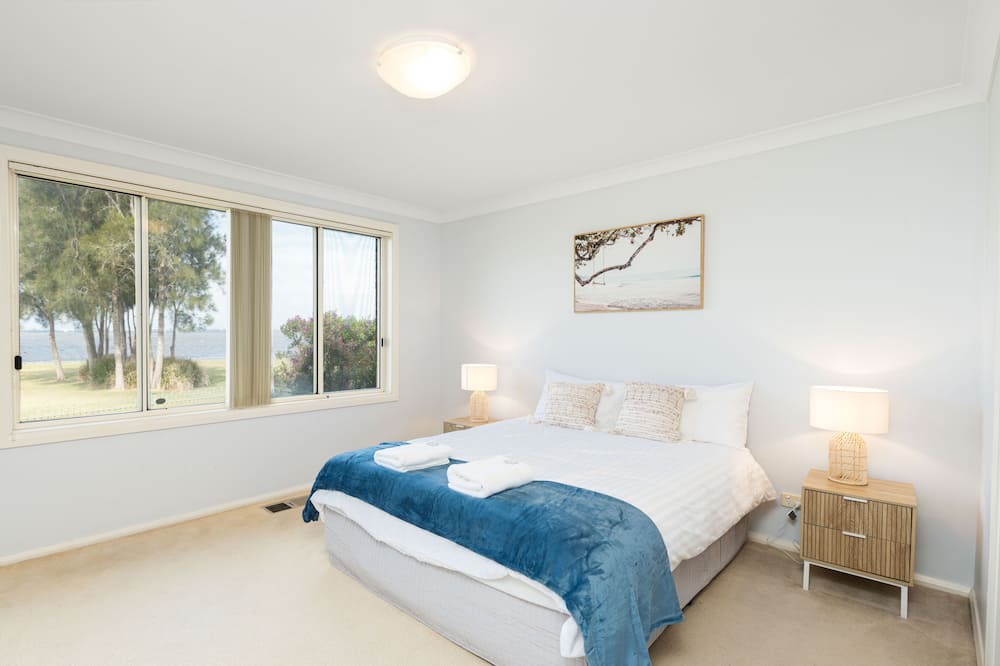 Photo of Bedroom in Berkeley Vale