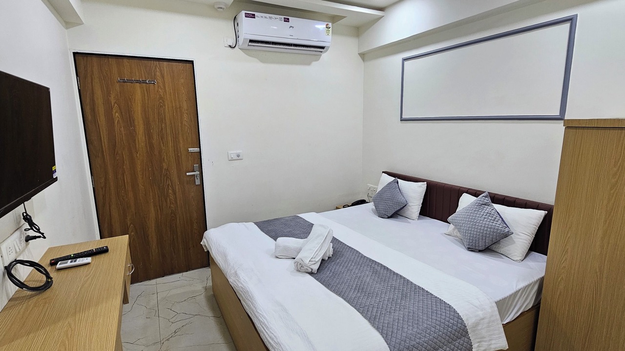 Photo of Bedroom in Mahemdavad
