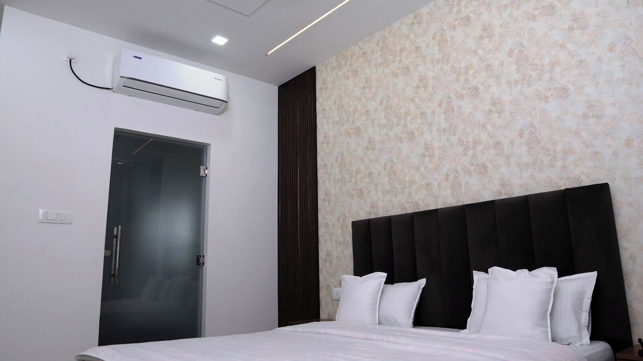 Photo of Bedroom in Khatima