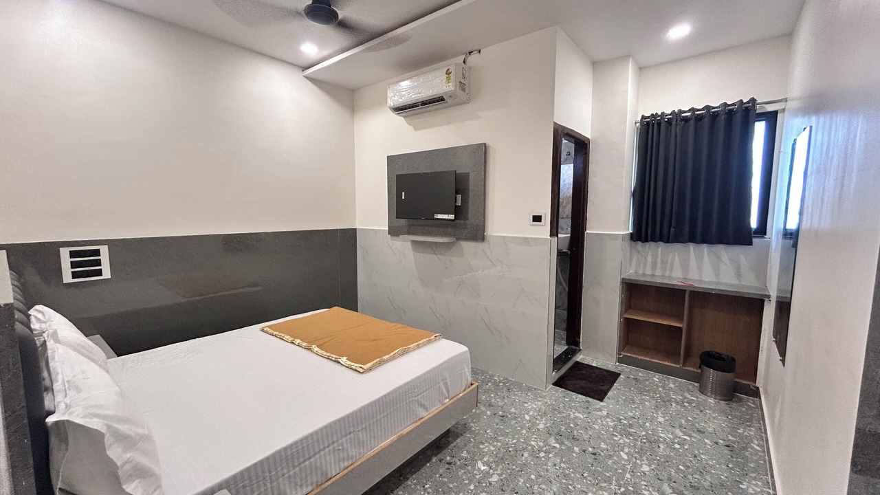 Photo of Bedroom in Surat District