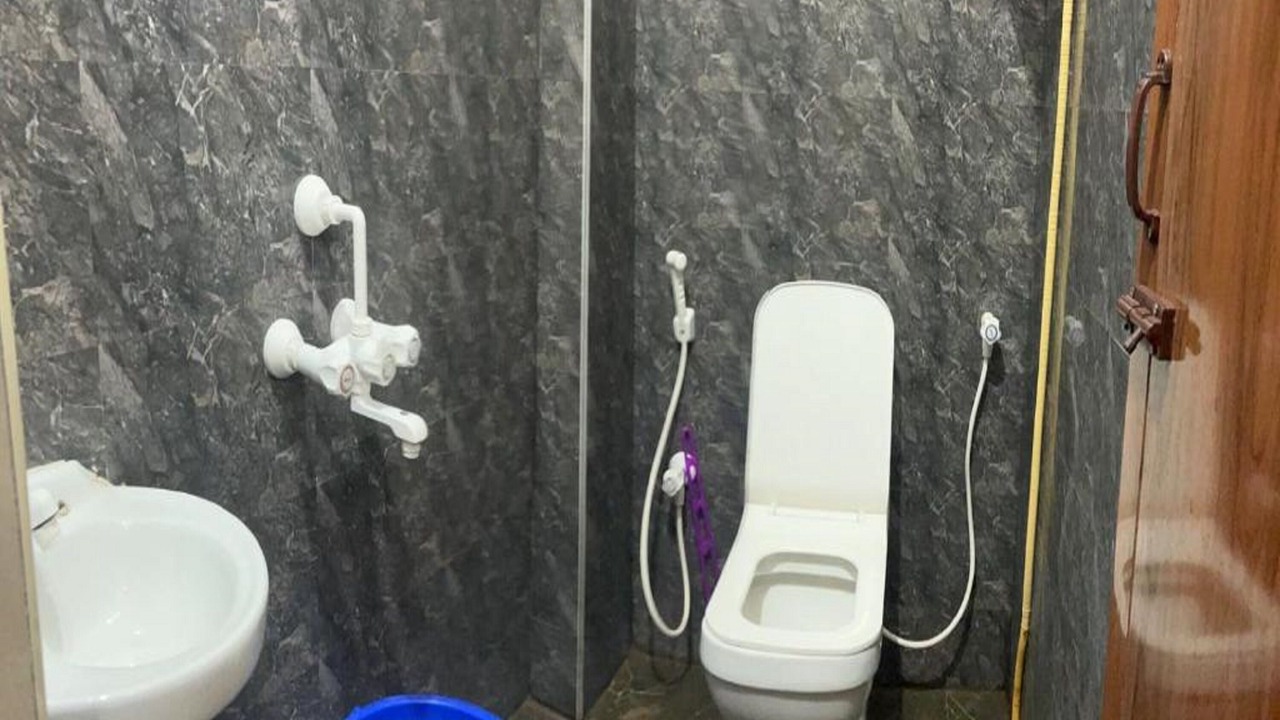 Photo of Bathroom in Koyambedu