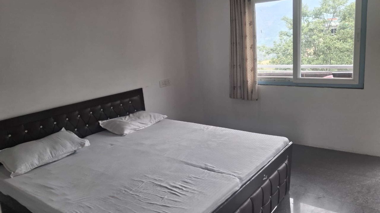 Photo of Bedroom in Narainkoti