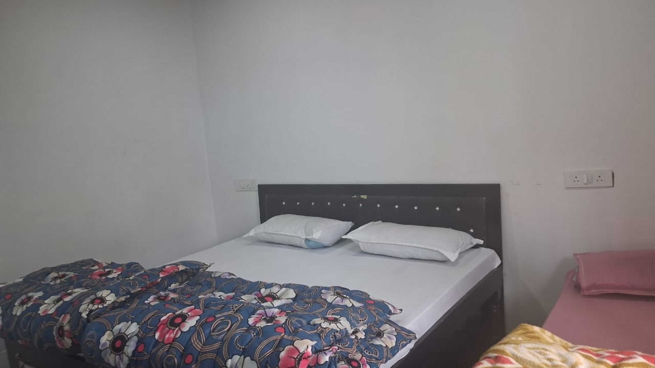 Photo of Bedroom in Narainkoti