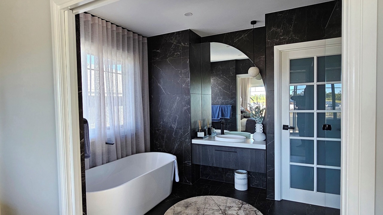 Photo of Bathroom in Gledswood Hills