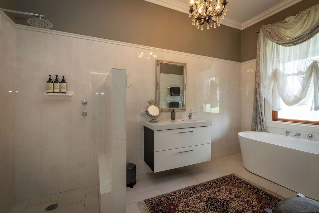 Photo of Bathroom in Canyonleigh