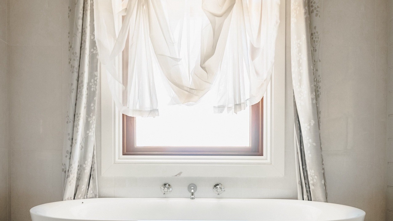 Photo of Bathroom in Canyonleigh