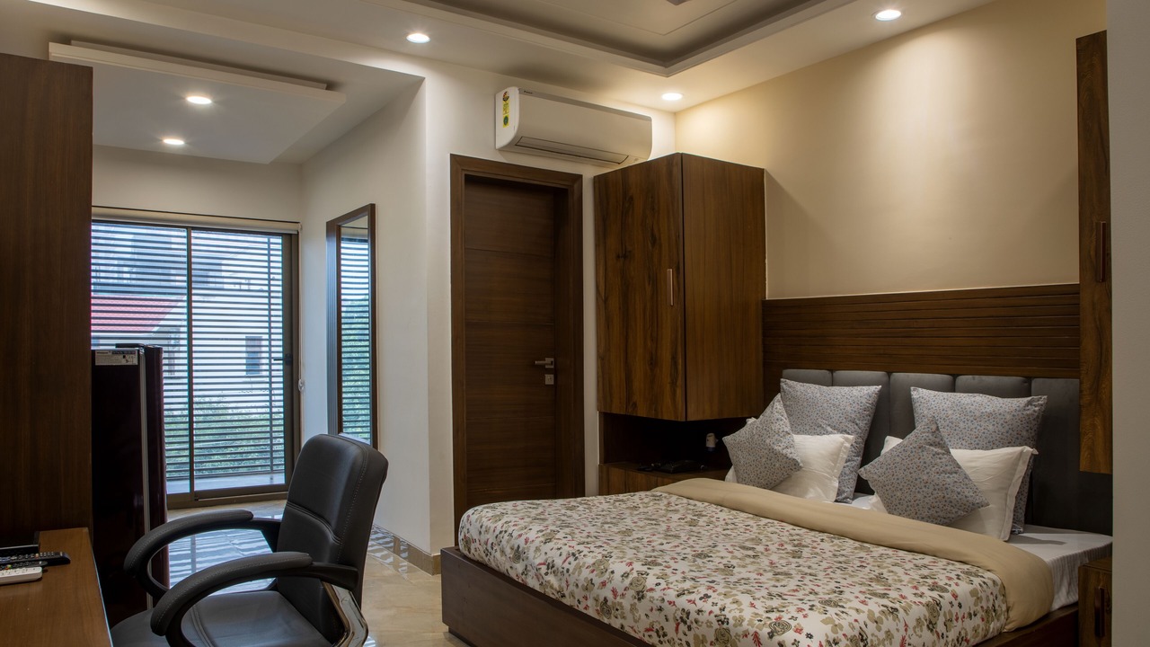 Photo of Bedroom in DLF Phase 3
