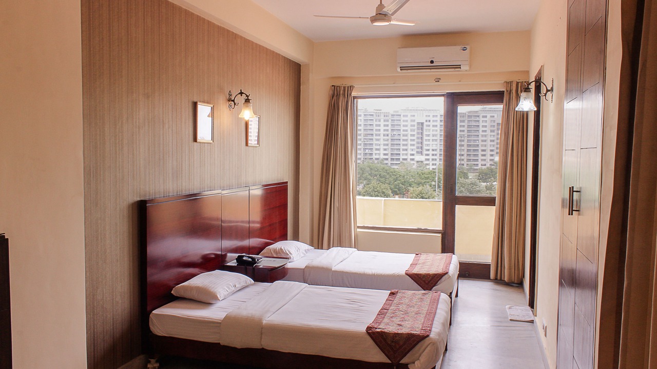 Photo of Bedroom in DLF Phase 3