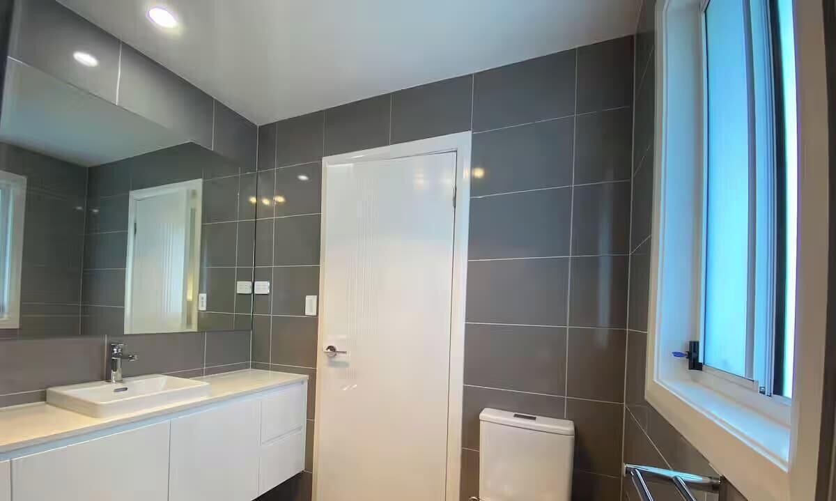Photo of Bathroom in Gledswood Hills
