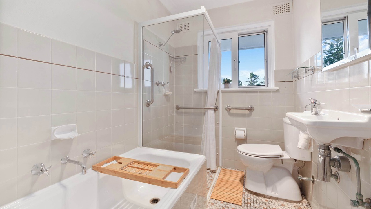 Photo of Bathroom in Narrabeen