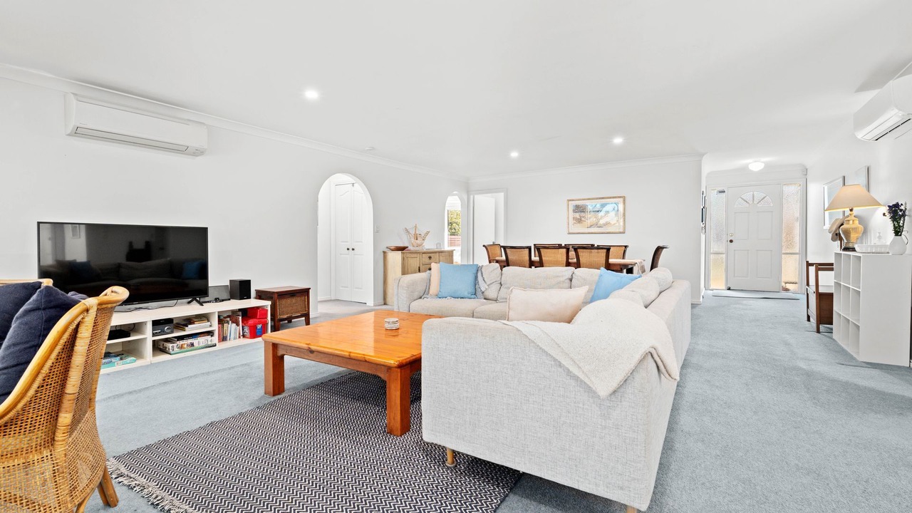 Photo of Livingroom in Forresters Beach