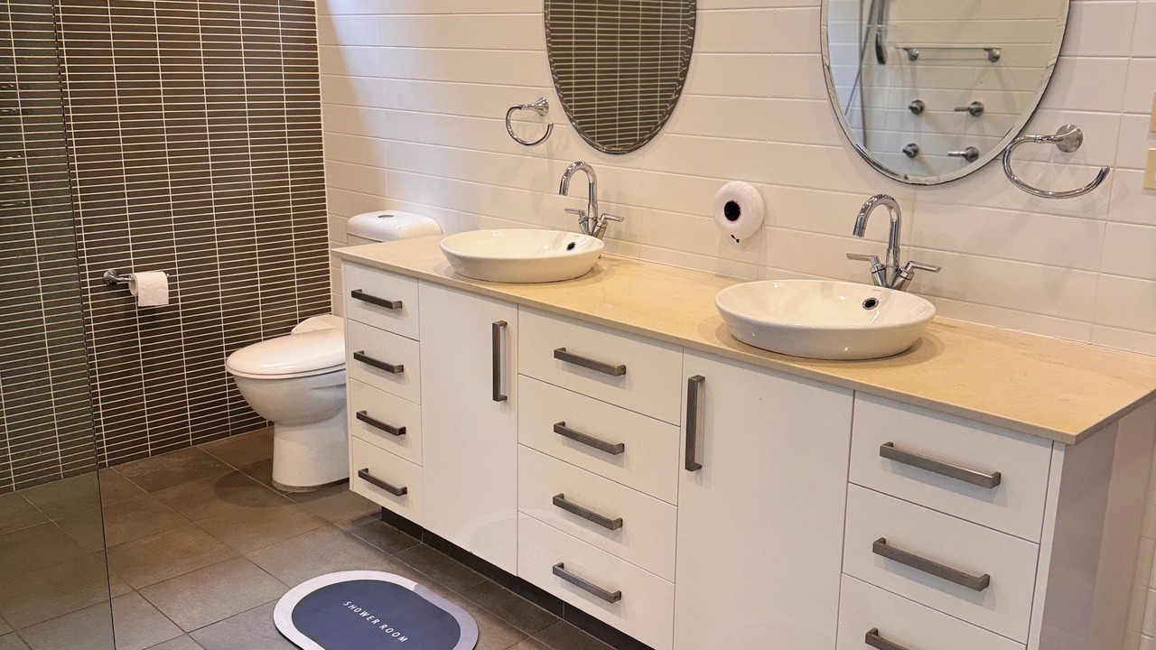 Photo of Bathroom in Putty