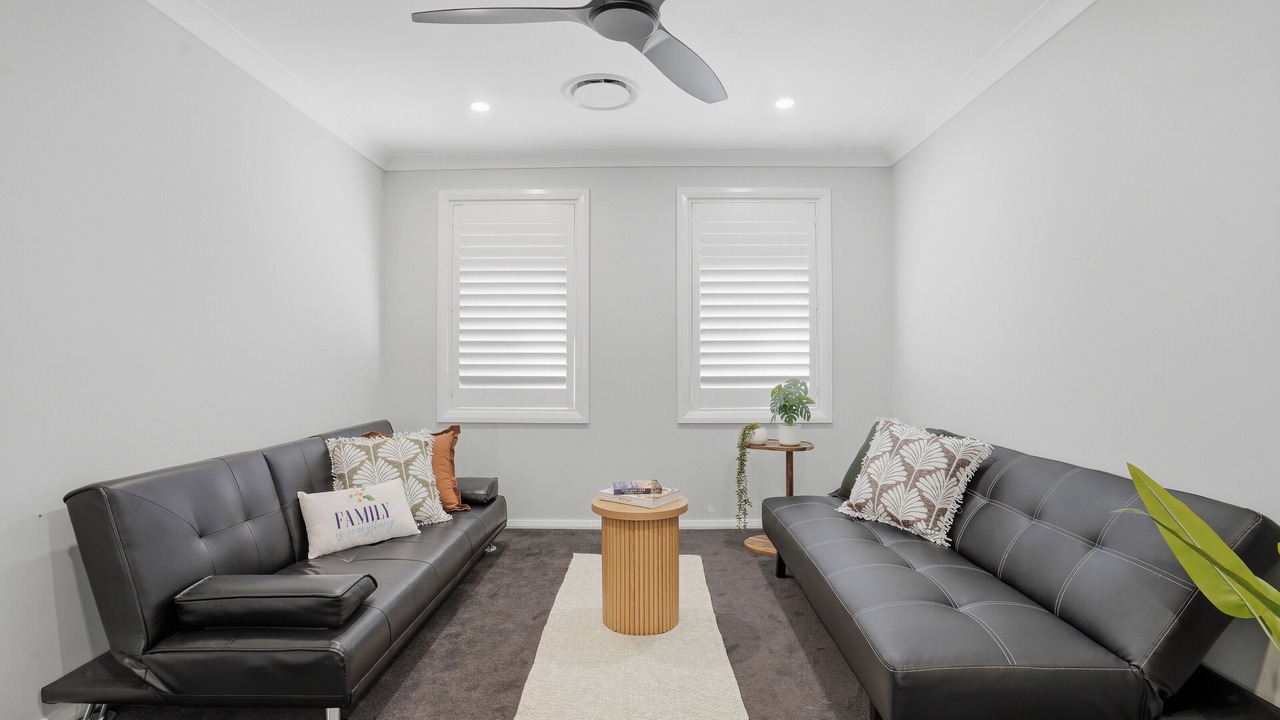 Photo of Livingroom in Gledswood Hills