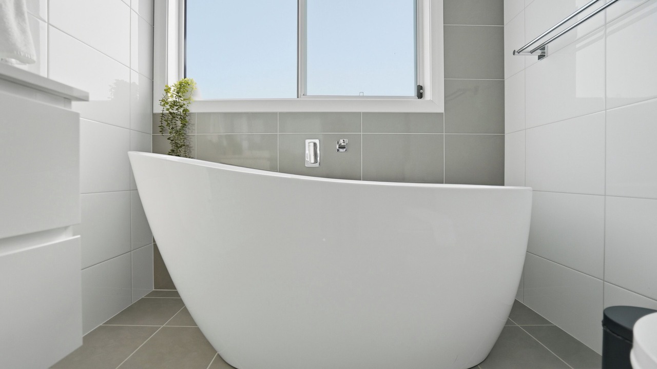 Photo of Bathroom in Gledswood Hills