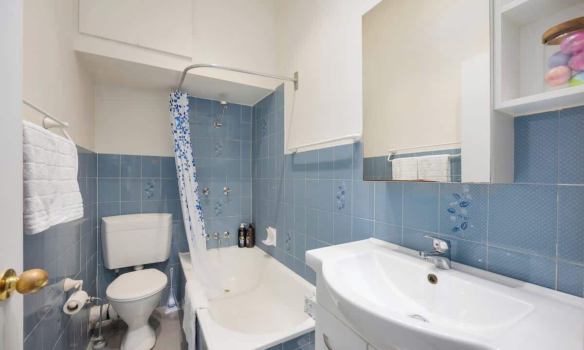 Photo of Bathroom in Woolloomooloo
