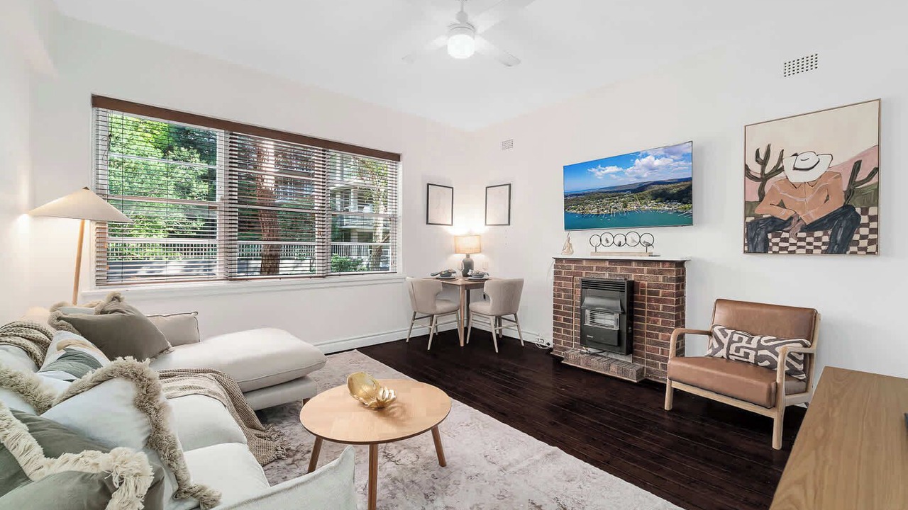 Photo of Livingroom in Elizabeth Bay