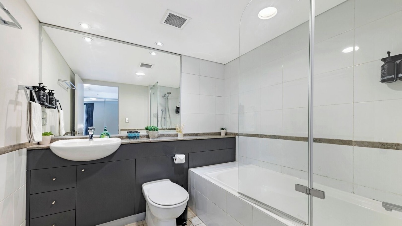 Photo of Bathroom in Haymarket