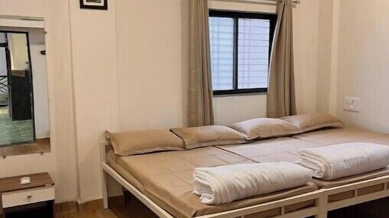Photo of Bedroom in Akalkot