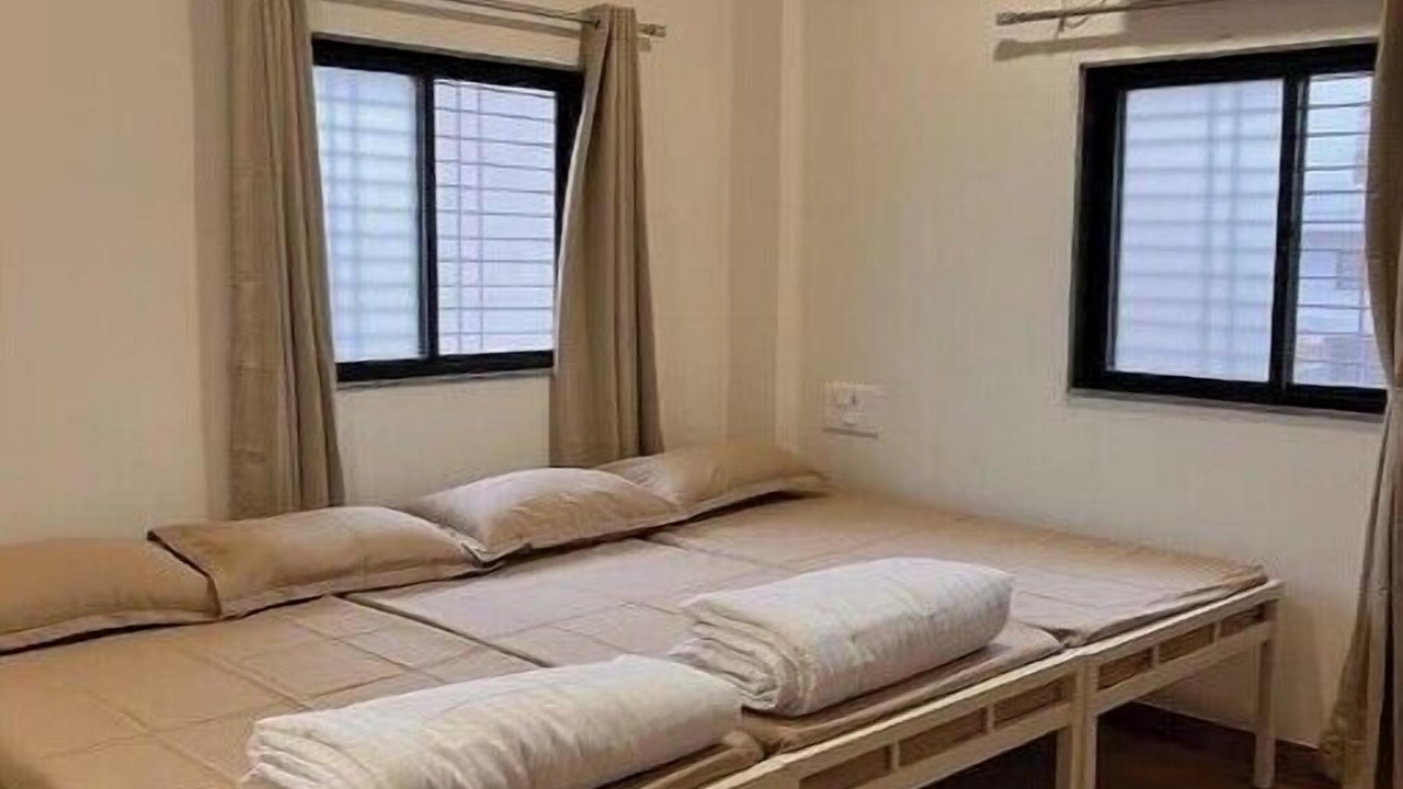 Photo of Bedroom in Akalkot