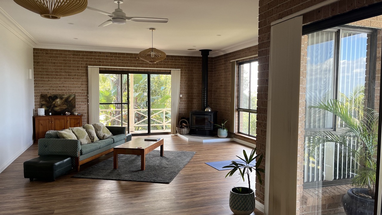 Photo of Livingroom in Bowen Mountain