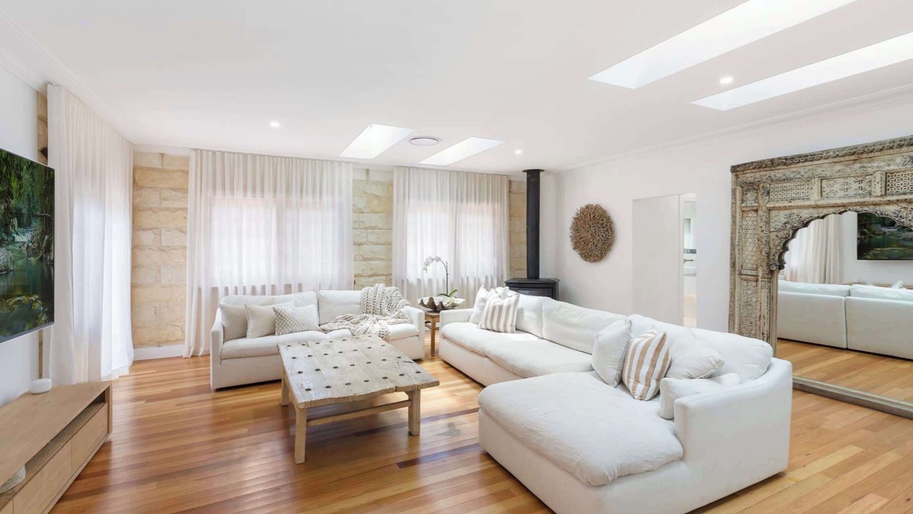 Photo of Livingroom in Picketts Valley